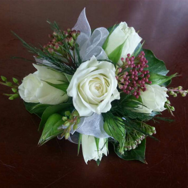 White Elegance Corsage