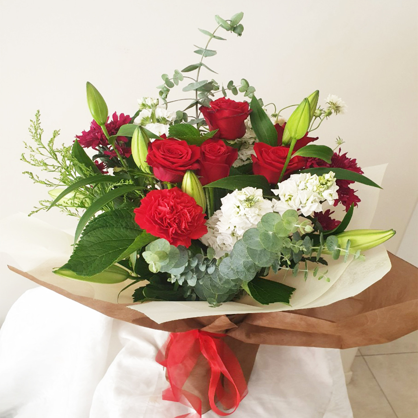 Kkot Studios Auckland florist can deliver flowers on Auckland today.